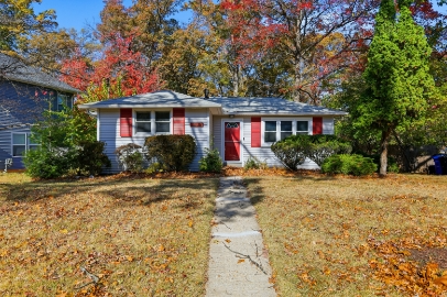 Kensington House: 3901 Lawrence Ave