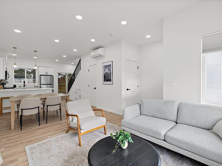 Seattle Townhome: 6204 46th ave