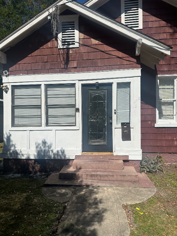 Jacksonville House: 519 W 25th St