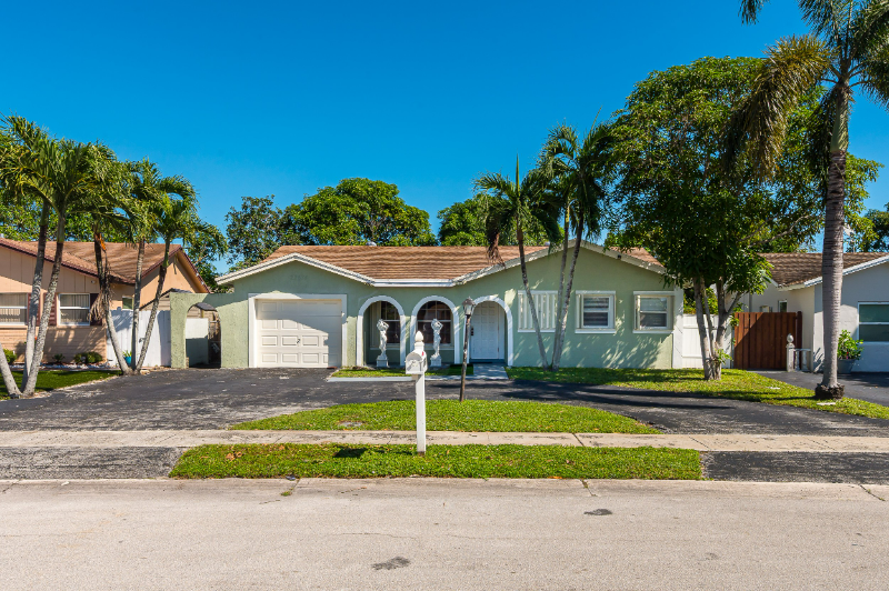 Boca Raton House: 22674 SW 65th Ave