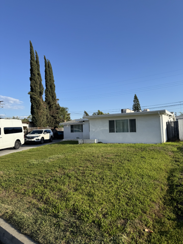 covina House: 218 w gragmont st