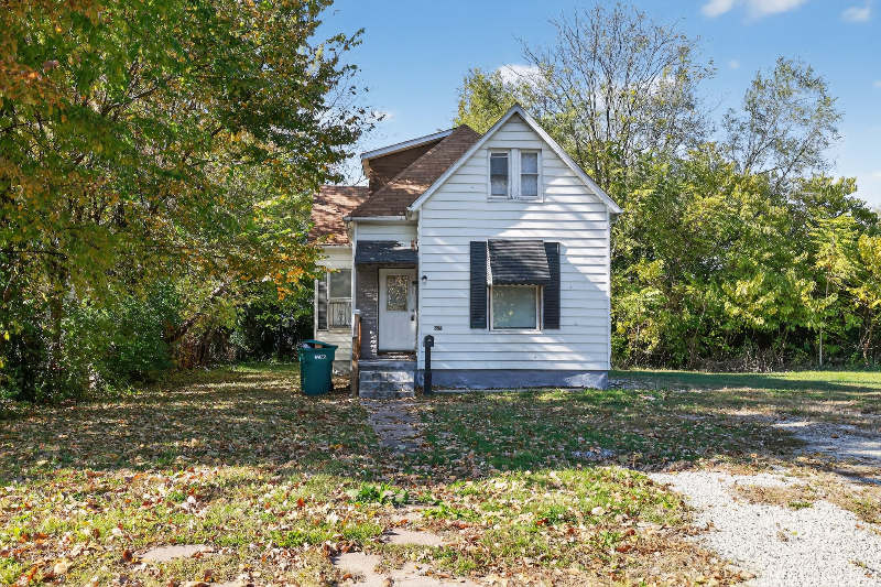 East Saint Louis House: 475 N 24th St