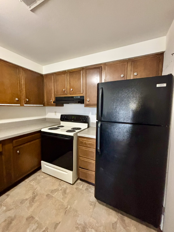 Tonawanda Townhome: 11 Gloucester Ave