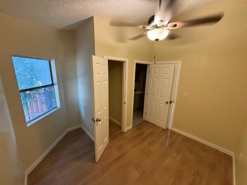 Los Angeles House: 526 W 49th St Los Angeles, CA 90037