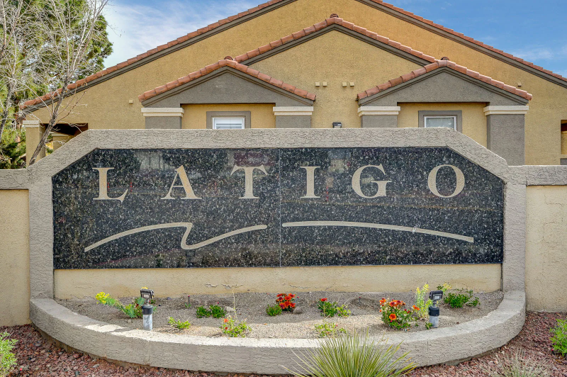 Las Vegas Condo: 2300 e silverado ranch blvd