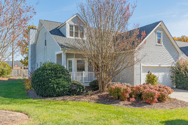 Kernersville House: 101 St Charles Ct