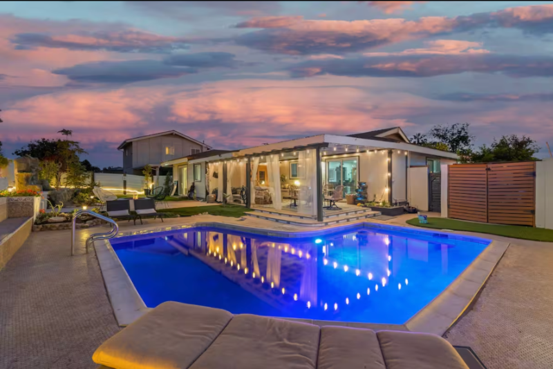 San Diego House: 6099 Scripps Street