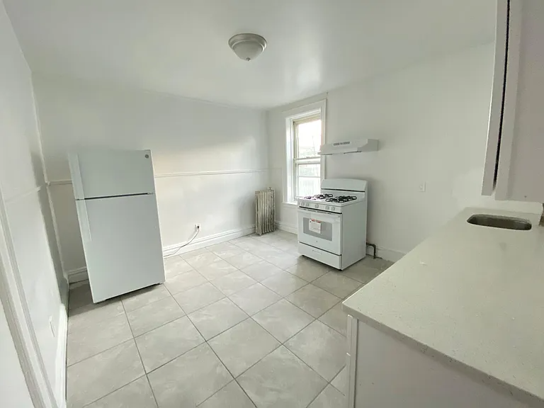 Bronx Townhome: 362 E 198th St