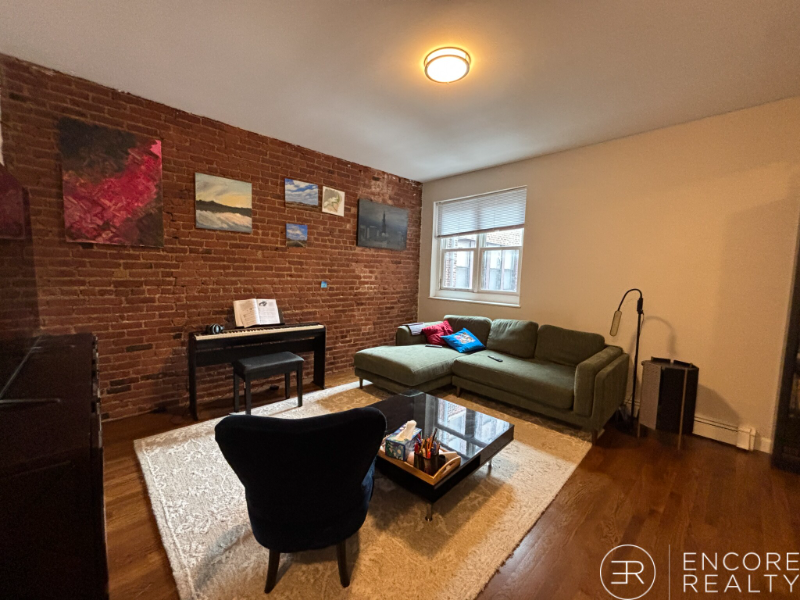 Brookline Apartment: 15 Stearns Rd
