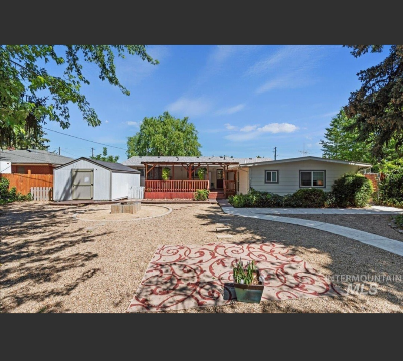 Meridian House: 425 W Pine Ave