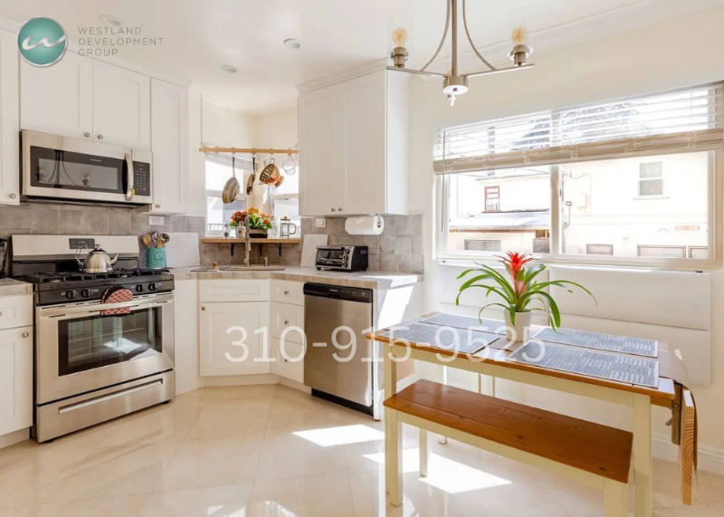 Los Angeles. Apartment: 11817 Darlington Ave #6