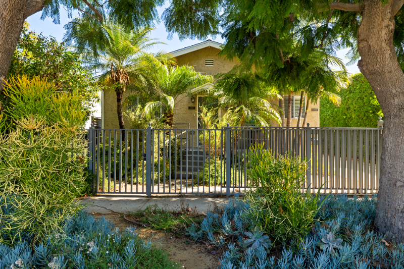 Los Angeles House: 1766 Carmona Ave