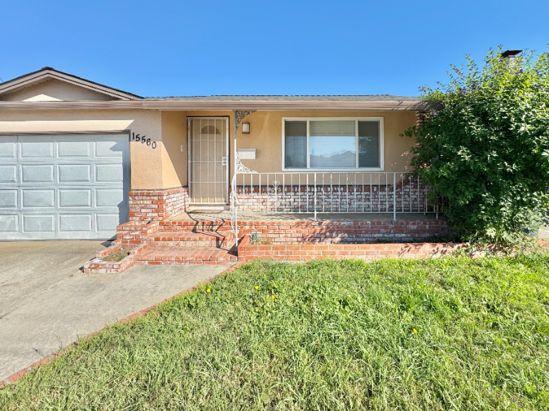 San Leandro House: 15560 Calgary St