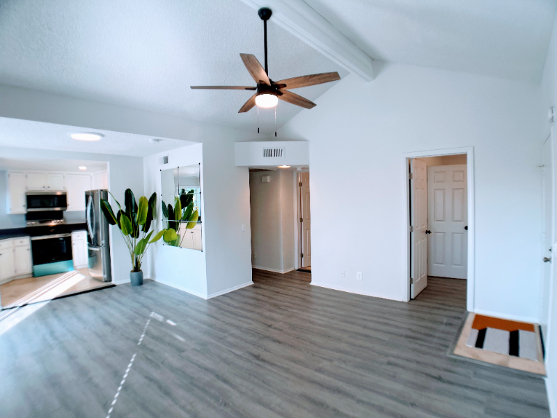 Diamond Bar Condo: 22725 Lakeway Dr.