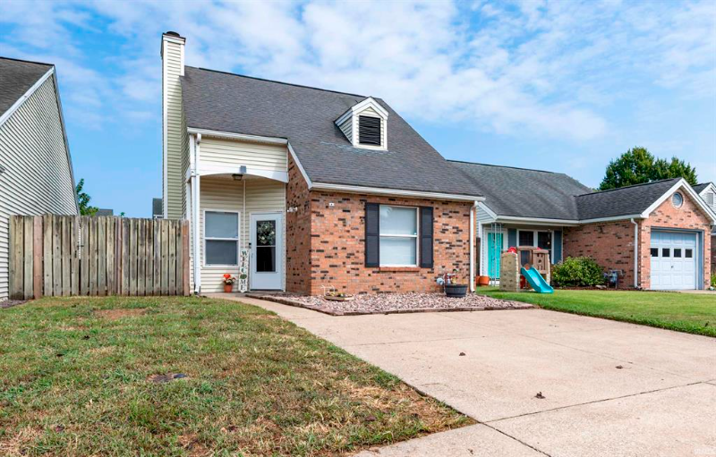 Evansville House: 5928 Crossfield Dr