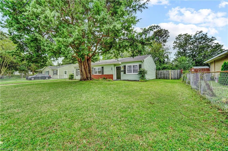 Virginia Beach House: 1029 ferry plantation rd