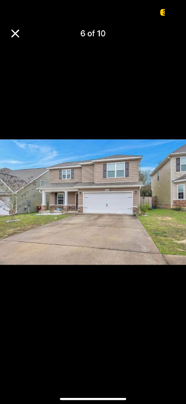 Crestview House: 448 Eisenhower Dr