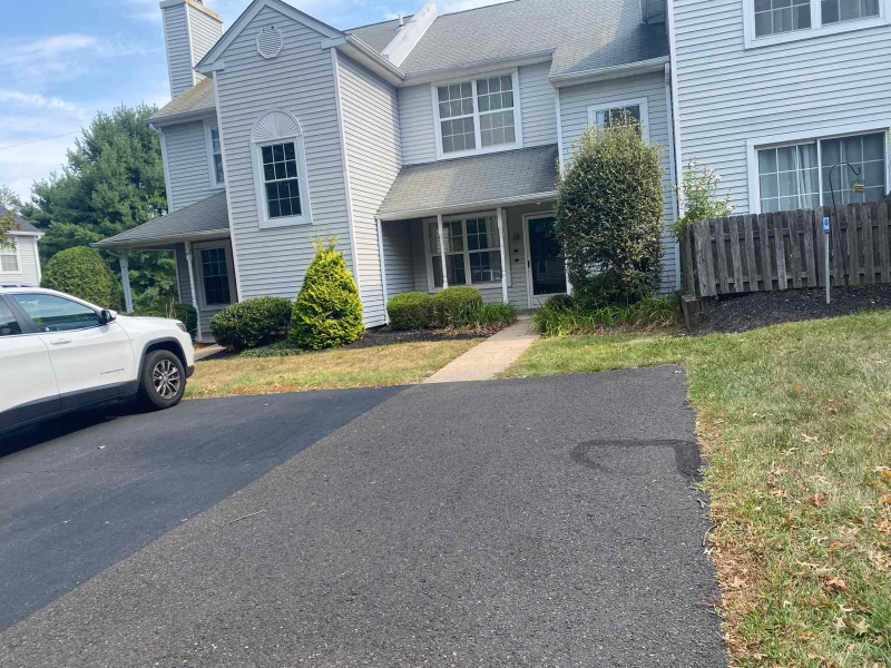 Newtown Condo: 33 Everett Drive