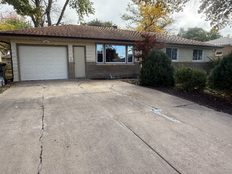 Gretna House: 127 wesgaye st