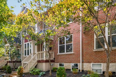 Columbus Townhome: 1087 Michigan Ave