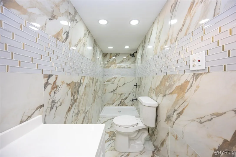 Buffalo House: 175 Garner Avenue