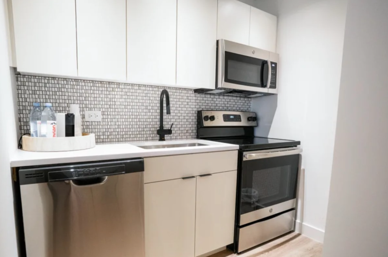 Chicago Condo: 11 E Chestnut St