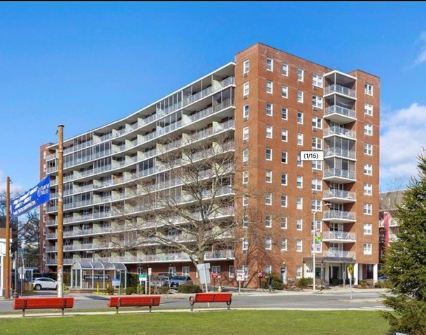 Stamford Apartment: 444 Bedford St, #4R