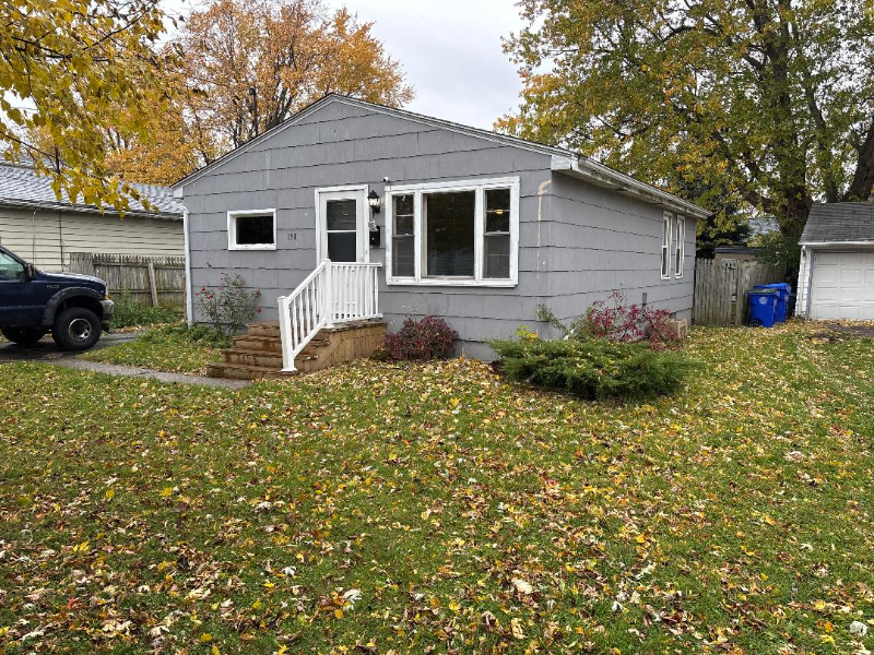 West Seneca House: 190 Aurora Ave