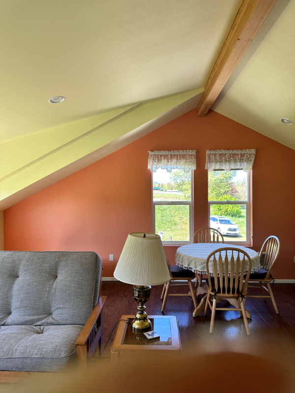 sequim House: 3282 happy valley rd