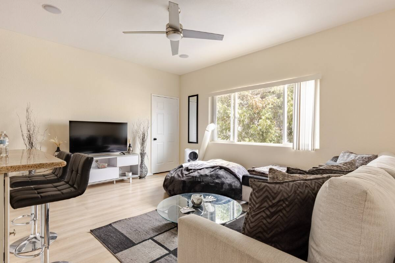 Los angeles House: 4218 Dalton Ave.