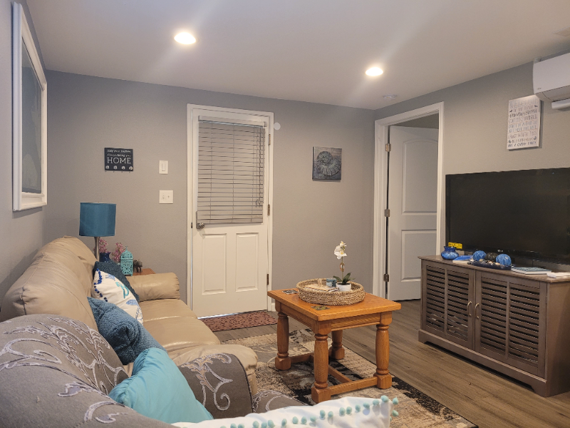 Newbury Park House: 248B Bluefield Avenue