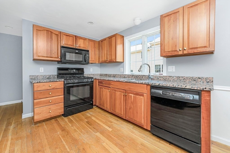 Waltham Townhome: 1005 Trapelo Rd