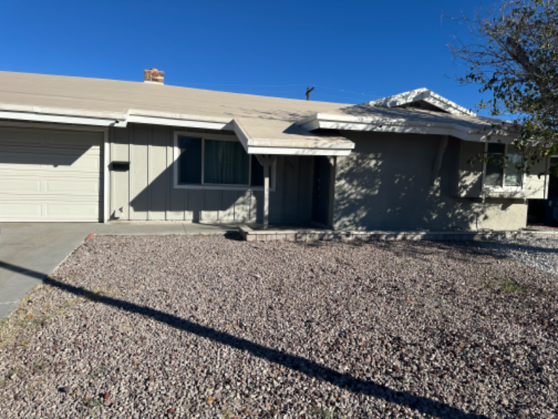 Las Vegas House: 704 McDermit St