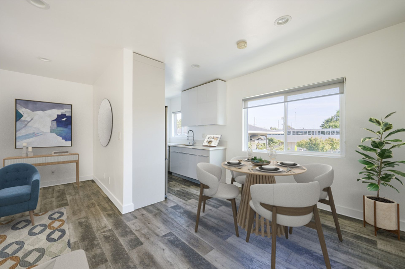 Los Angeles Apartment: 1333 W 36th Place