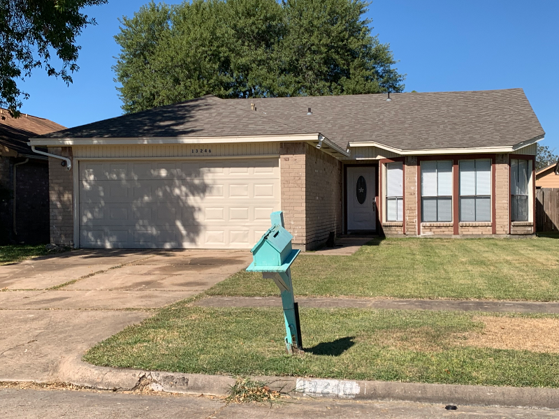 Houston House: 13246 sharpbill dr