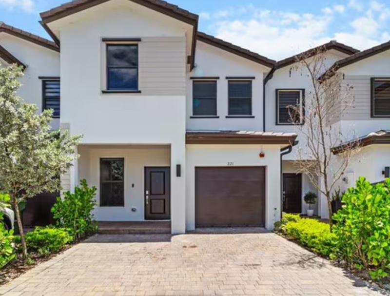 Pembroke Pines Townhome: 221 sw 159 th way