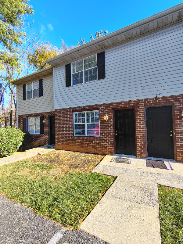 Lynchburg Townhome: 11 Hobbs Ln