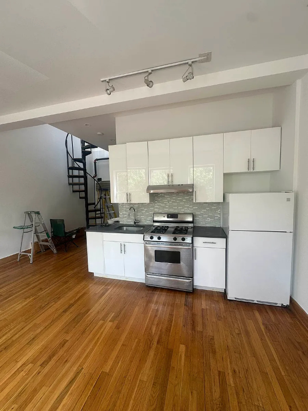 Staten Island Condo: 477 Saint Marks Place