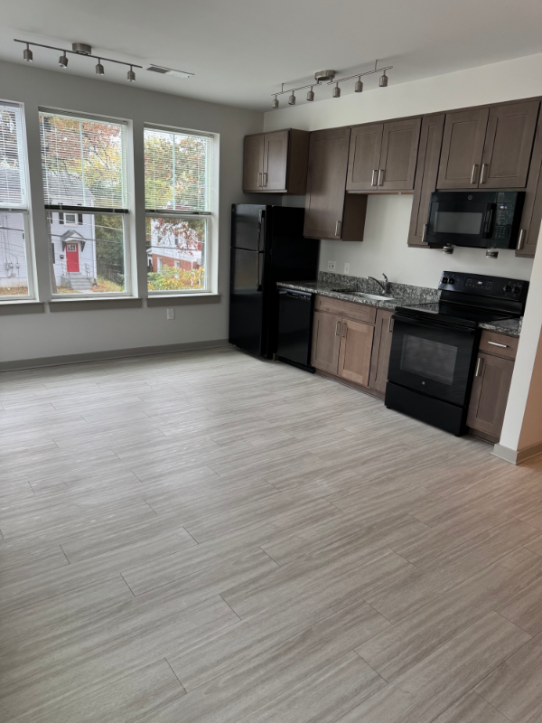 Alexandria Apartment: 2317 Huntington Ave