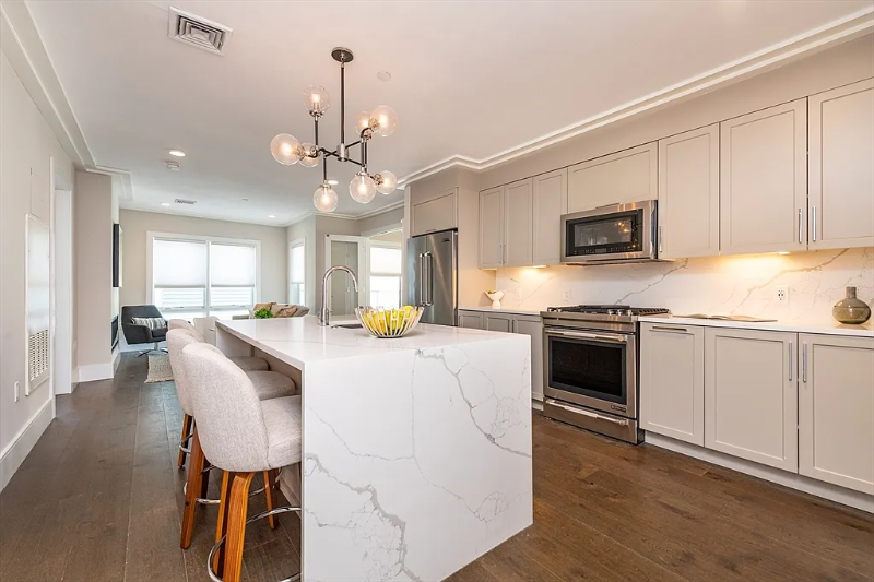 Boston Multiplex: 214 Market St