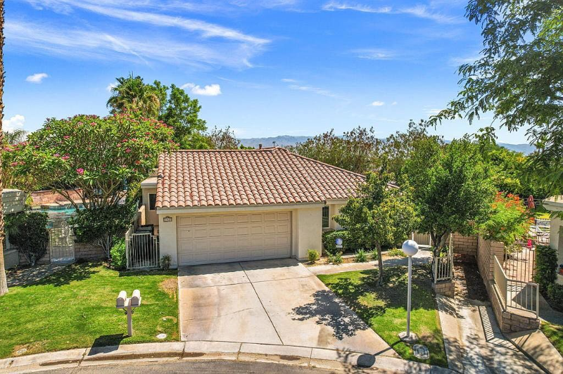 Palm Desert House: 43250 Via Magellan