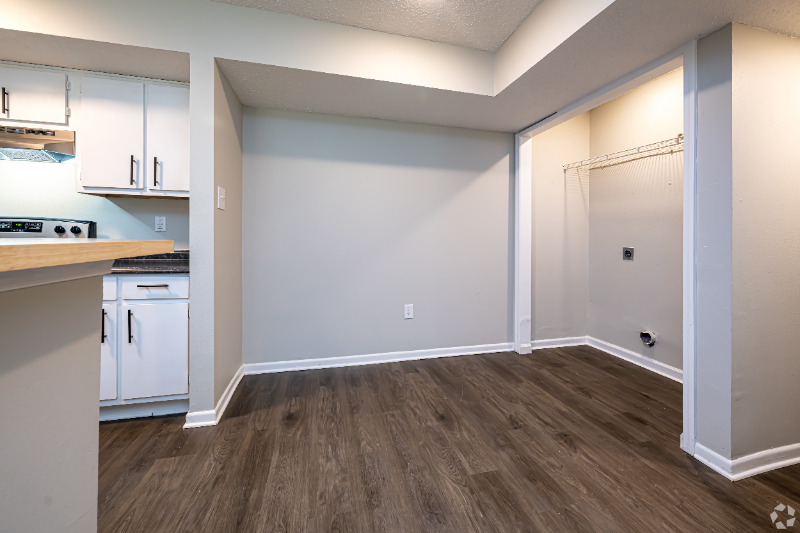 Baton Rouge Apartment: 2121 Lobdell Blvd