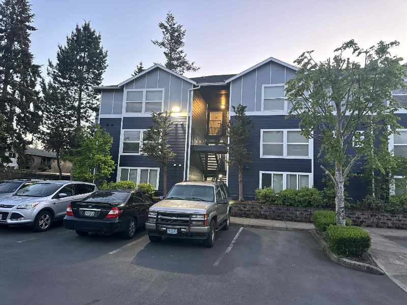Portland Condo: 663 ne 162nd avw