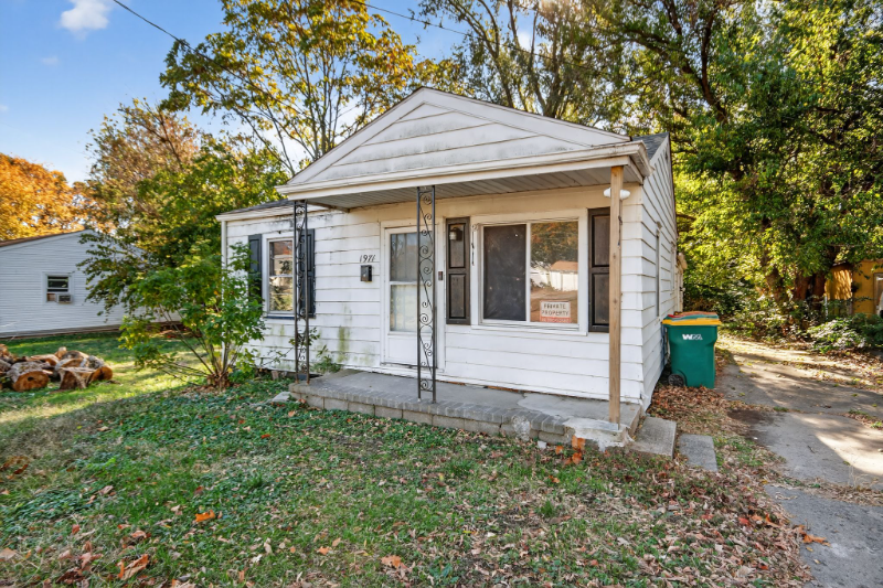 Decatur House: 1971 e cantrell