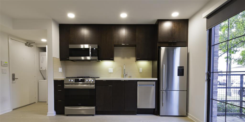 Los Angeles Apartment: 1901 Overland Avenue