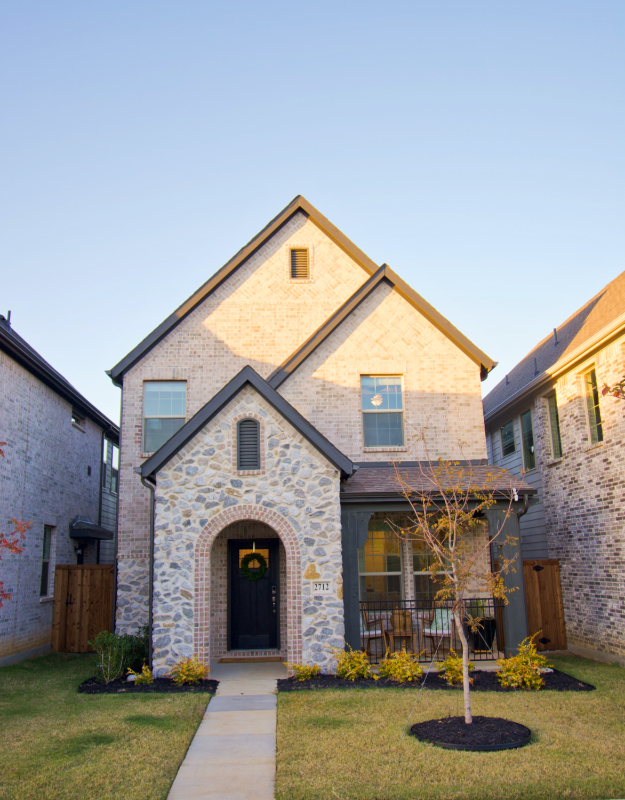 Denton House: 2712 Big Bend Mews