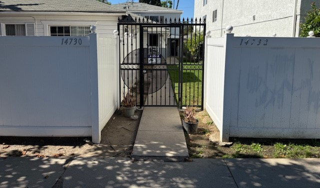 Sherman Oaks Multiplex: 14732 BUrbank Blvd