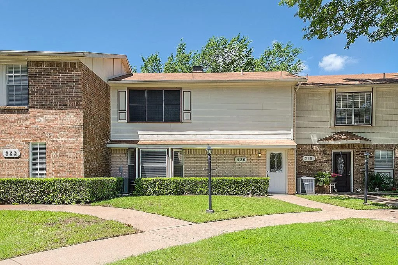 Arlington Condo: 520 Pecan Acres Ct