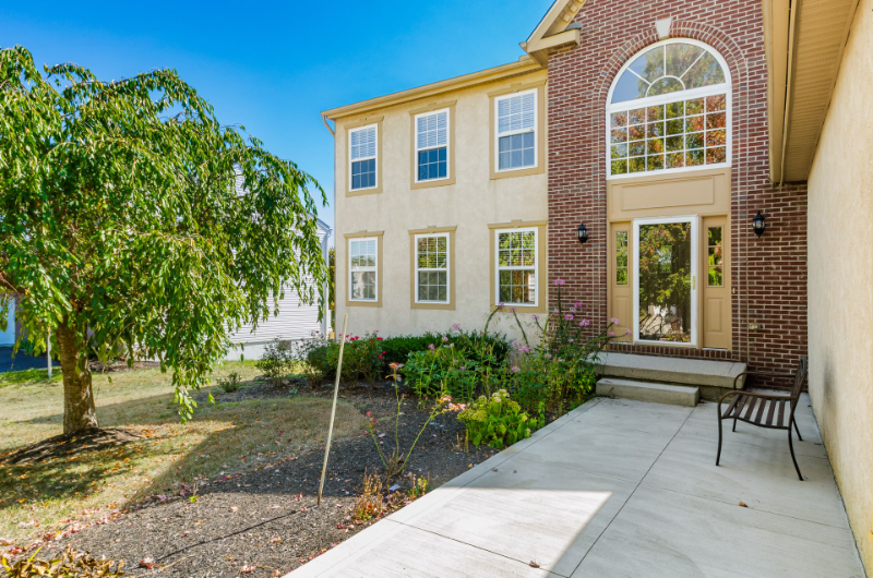 Lewis Center House: 3902 Rivers Run Dr