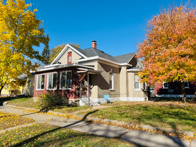 La Crosse House: 929 Redfield